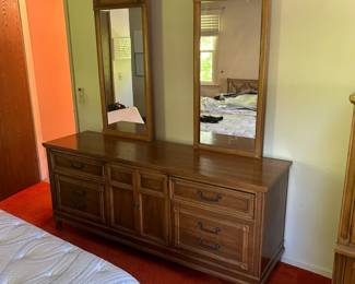 001 American Of Martinsville Dresser With Twin Mirrors