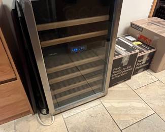 Danby Silhouette wine cooler