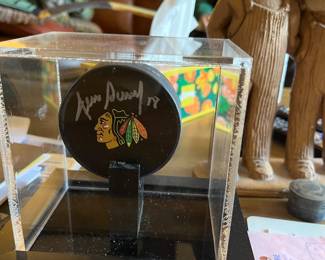 Dennis Savard signed hockey puck - Blackhawks