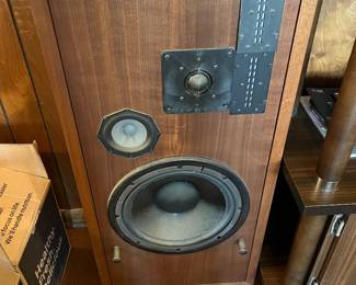 pair vintage Infinity Quantum 3 floor speakers - late 1970s - working