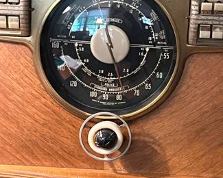 41"H antique 1940 Zenith radio - not running but looks gorgeous!