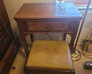 Vintage Singer Sewing Machine In Sewing Table With Stool
