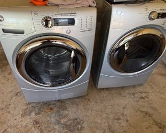Washer dryer set