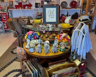 0603 Easy Street Vintiques