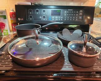 4 pieces of T-Fal Cookware, 2 with lids