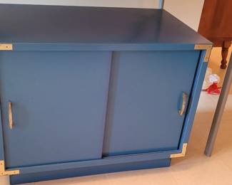 Record cabinet