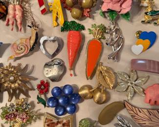 Vintage costume jewelry brooches