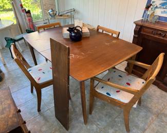 Mid-century modern table and chairs set that needs refinishing. Table has 1 leaf