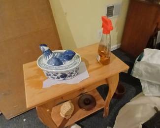 pine end table, blue and white hen on nest