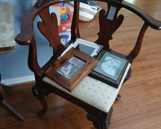 3 legged chair