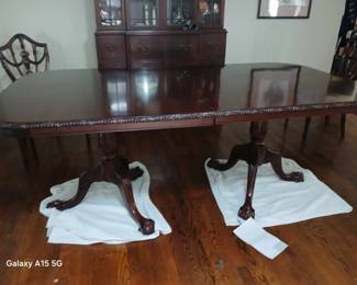 gorgeous excellent condition chippendale repro dinng table, shield back chairs, set of 8