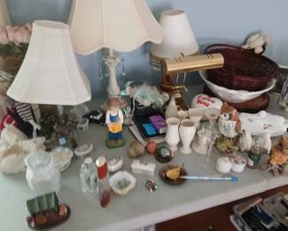 smalls, lamps, baskets, table lamps