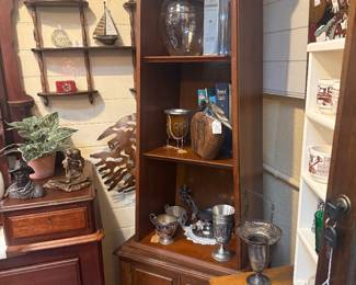 Hammary Furniture American traditional oak corner bookcase