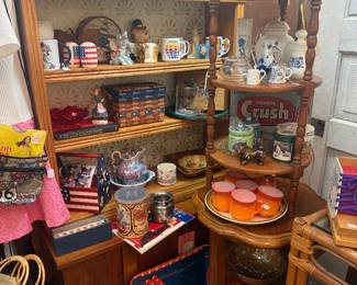 July 4th collectible items, vintage mugs, signs, purses