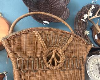 woven magazine rack, baskets