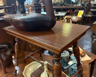 Antique Victorian walnut barley twist plant stand or side parlor table 
