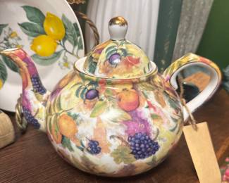 ceramic tea pot