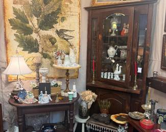Corner shelf, lamps, parrot figurine, plant stand