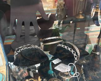 beautiful vintage jewelry