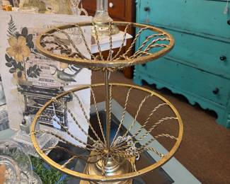 serving tiered piece