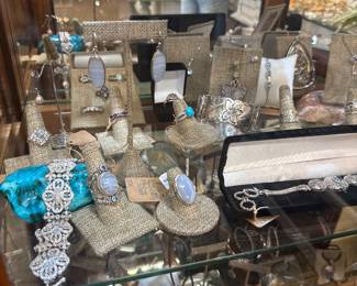 beautiful vintage jewelry