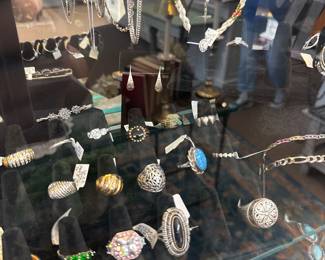 beautiful vintage jewelry