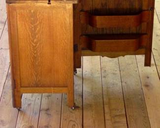 Free sewing machine open door