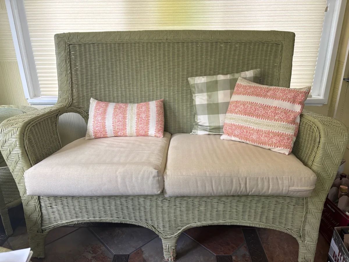 001 Wicker Loveseat With Decorative Pillows