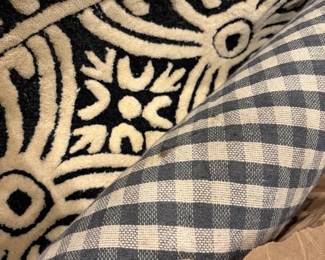 Round Rug In Blue And Beige By Safavieh