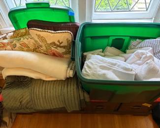 Bedding, Decorative Pillows And Blanket