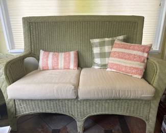 001 Wicker Loveseat With Decorative Pillows