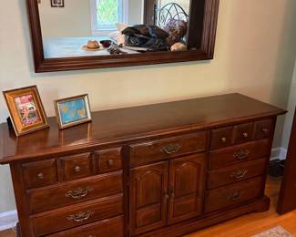 Dresser With Mirror