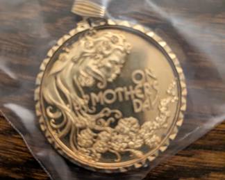 18kt/Sterling Mother's Day Medallion 