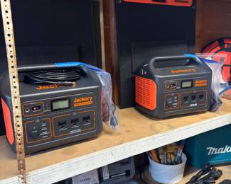 Jackery 1000 W/ panel BRAND NEW