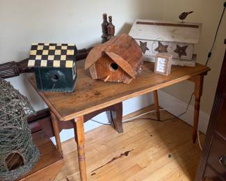 Sewing table with inlaid measuring