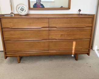 1950s maple dresser with clean lines, tapered legs, and 6 spacious drawers. Great bedroom storage piece with a warm vintage look. Matching tall boy, twin beds, mirror, and nightstand can be found in this ad. s