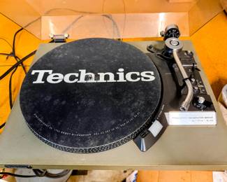 Vintage Technics Belt driven turntable
