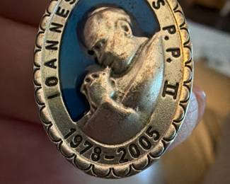Religious commemorative medal honoring Pope John Paul II, 1978-2005. A meaningful keepsake piece for collectors of Catholic items, religious jewelry, or papal memorabilia. 