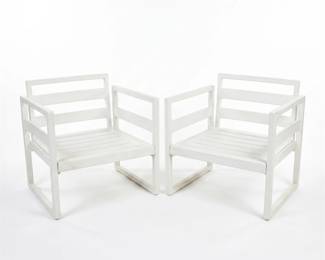 096 152pairwhiteslattedpatioloungechairs