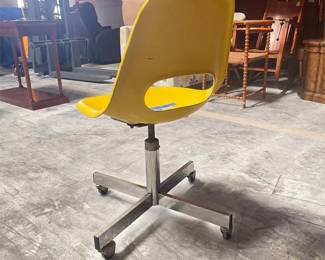 081 38midcenturymodernyellowshellswiveldeskchair