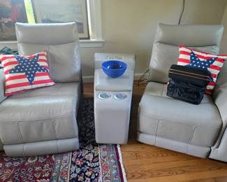 Entertainment chair set. Works! Bring your own popcorn