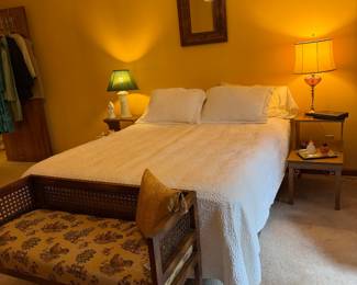 Queen size bed 