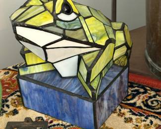 Stain glass frog lamp