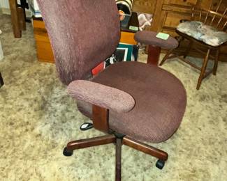OFFICE CHAIR