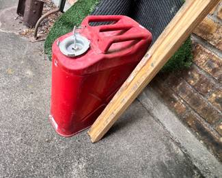 METAL GAS CAN