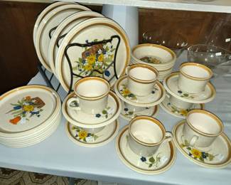 MIKASA STONE MANOR "GARDEN BOUQUET" BREAKFAST SET