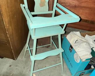 ANTIQUE DOLL HIGHCHAIR