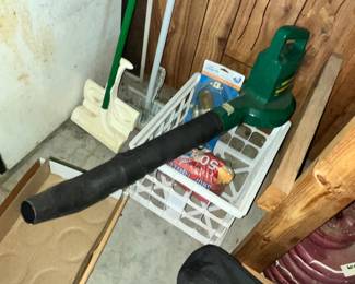 LEAF BLOWER