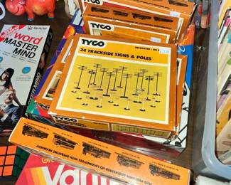TYCO TRAIN ACCESSORIES IN BOX