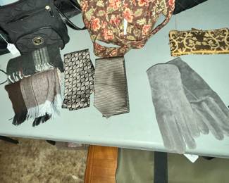 SCARVES, GLOVES, TIES